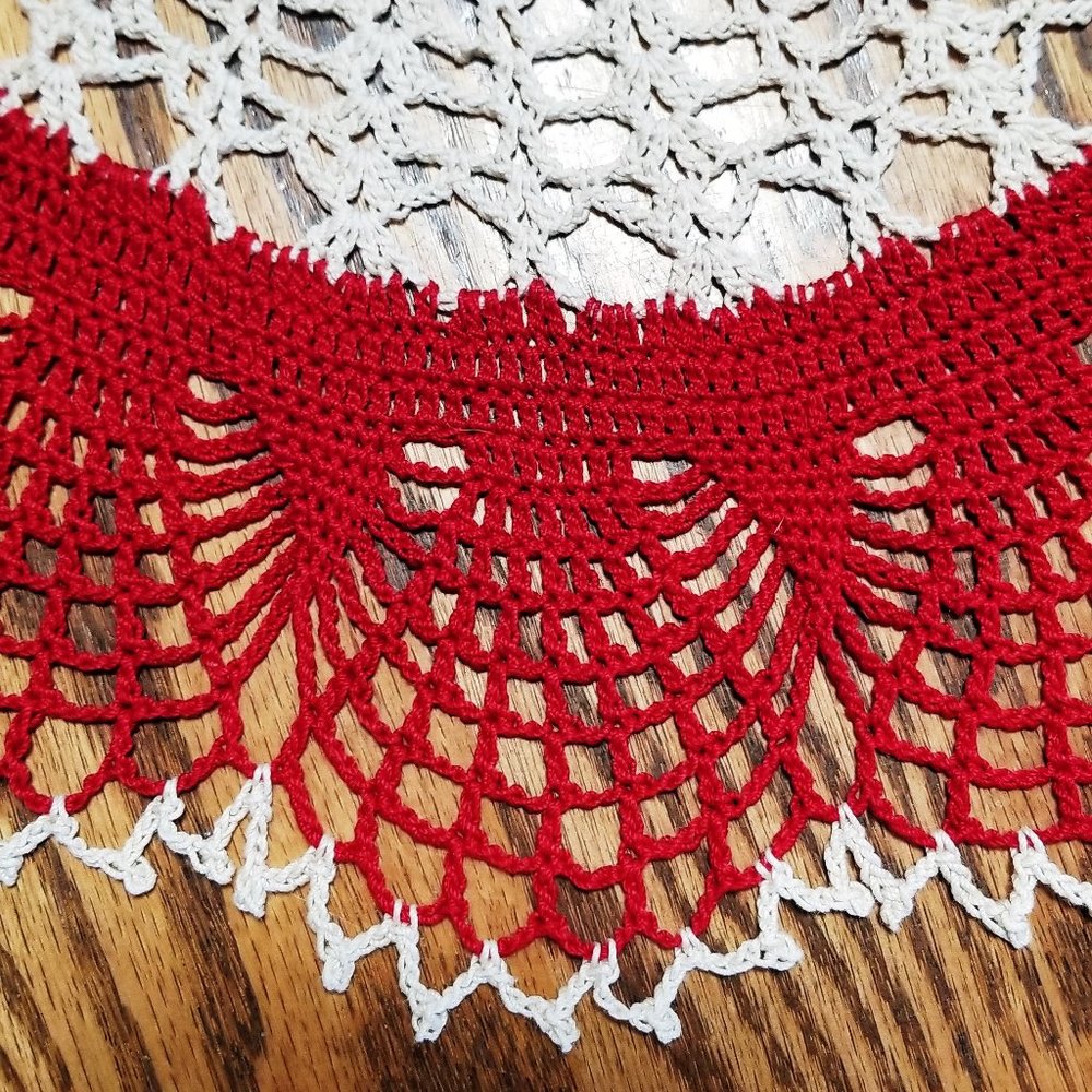 Vintage Style New Hand Crafted Red and Natural Glory Pattern 16" Doily - Picture 2 of 3